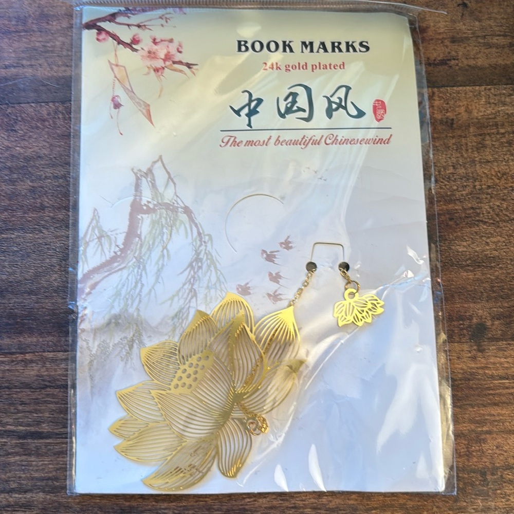 24k Gold Plated Flower Book Mark, New in Package, Package has Small Hole